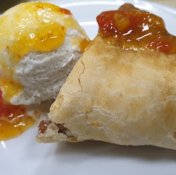 Strudel di mele con riduzione di kaki con Gelato Ipocalorico alla Vaniglia