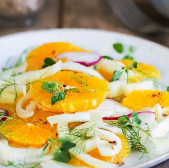 Carpaccio di Finocchi e Ananas marinato al Pepe Rosa