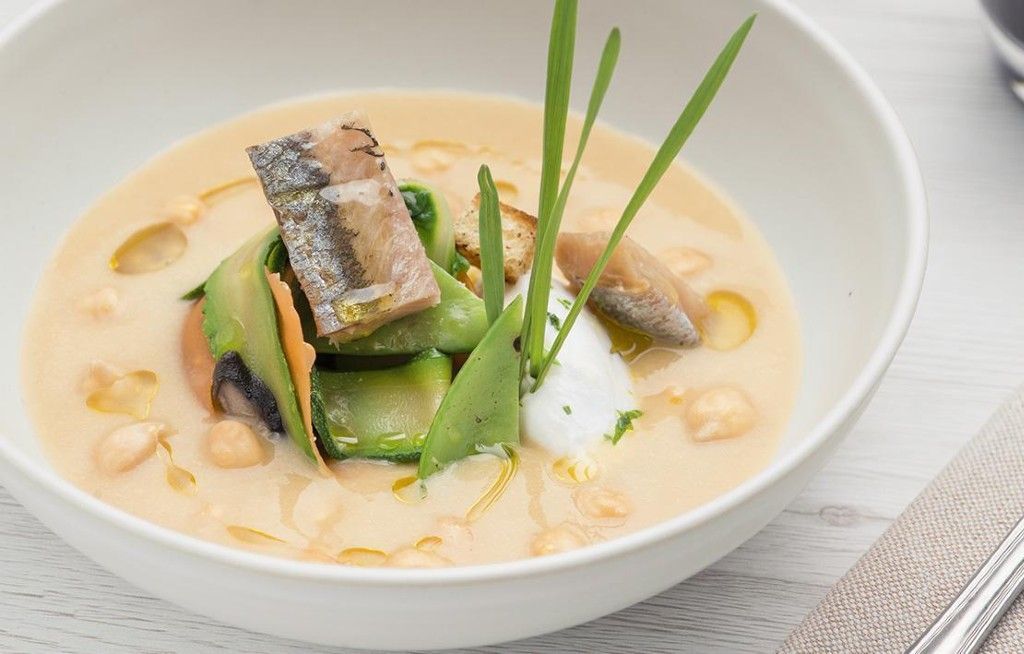 Bacca qui di Ginepro e Bacca la’ al vapore su crema di Ceci al Cardamomo